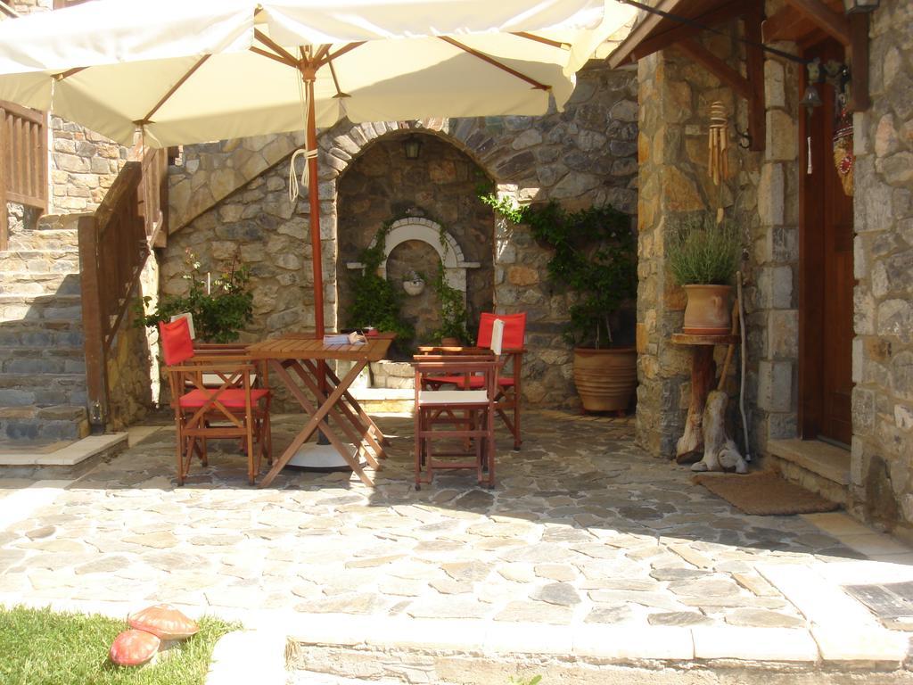 Efharis Filoxenon Apartamento Feneos Quarto foto