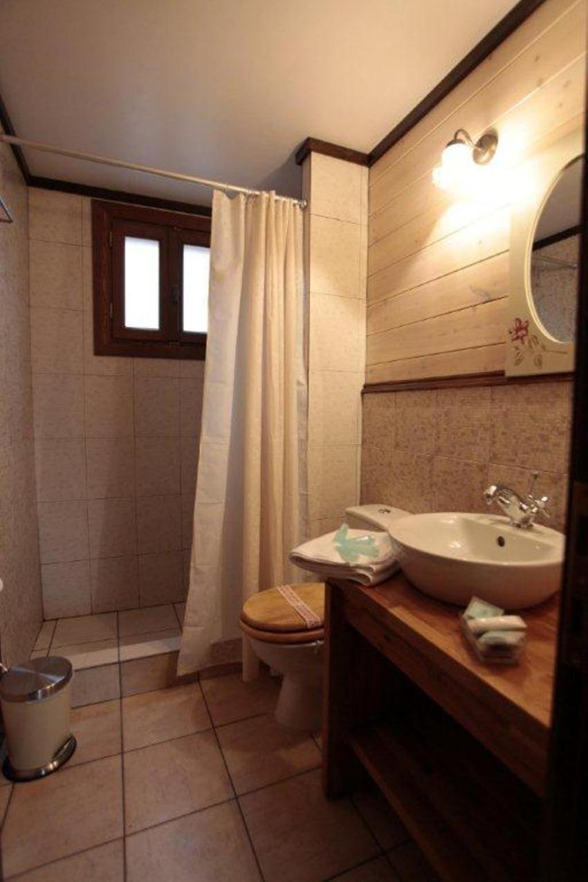 Efharis Filoxenon Apartamento Feneos Exterior foto