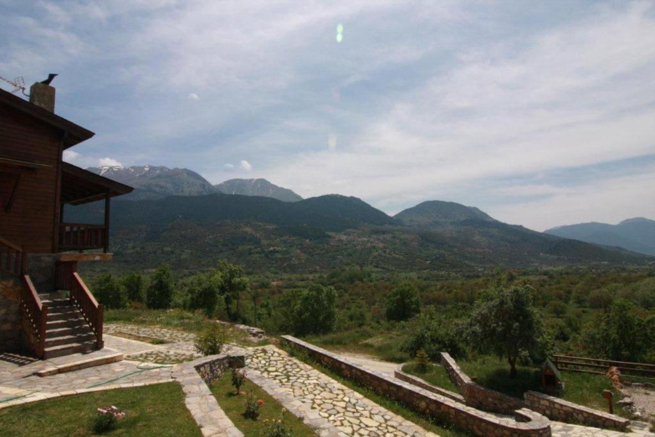 Efharis Filoxenon Apartamento Feneos Exterior foto