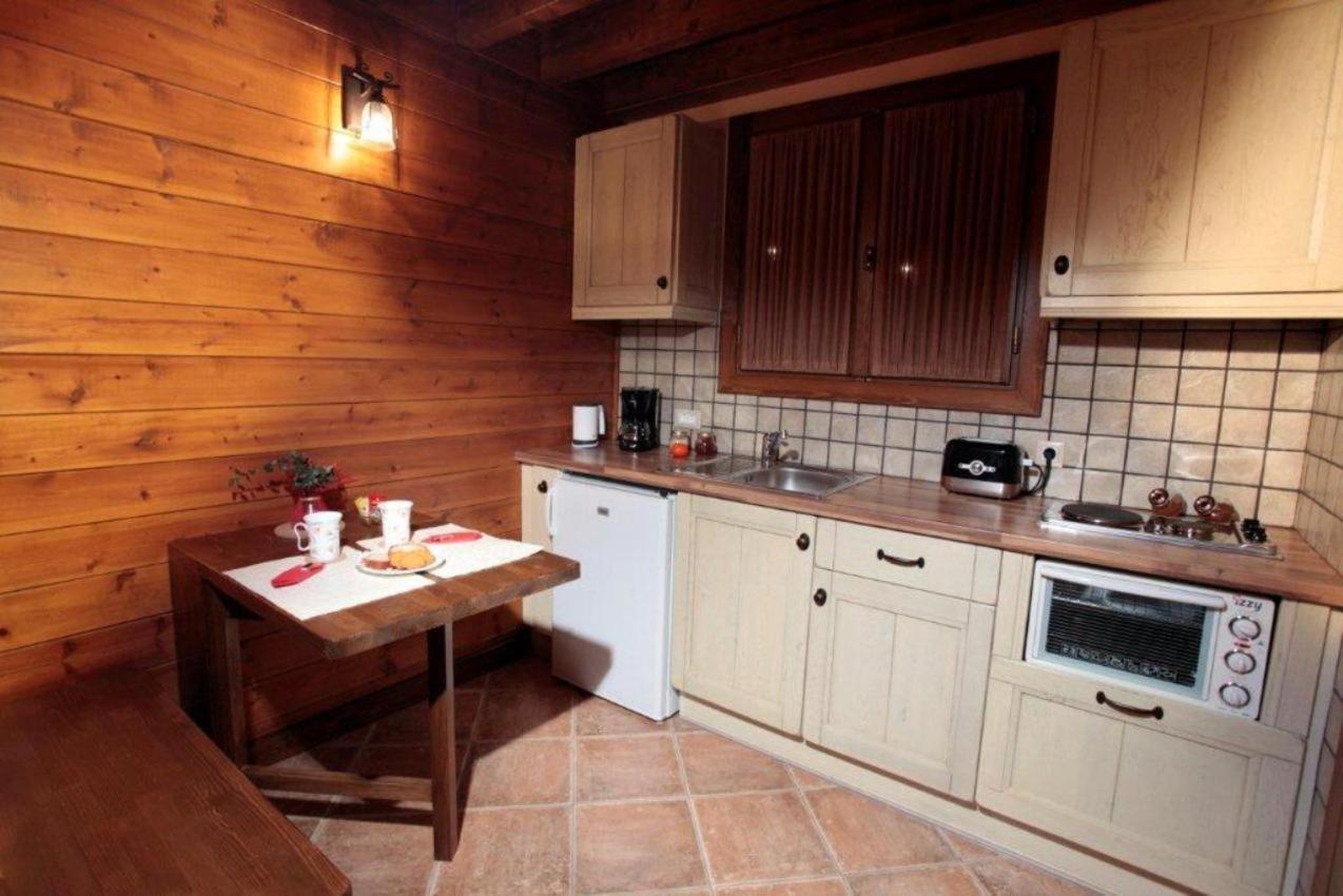 Efharis Filoxenon Apartamento Feneos Exterior foto