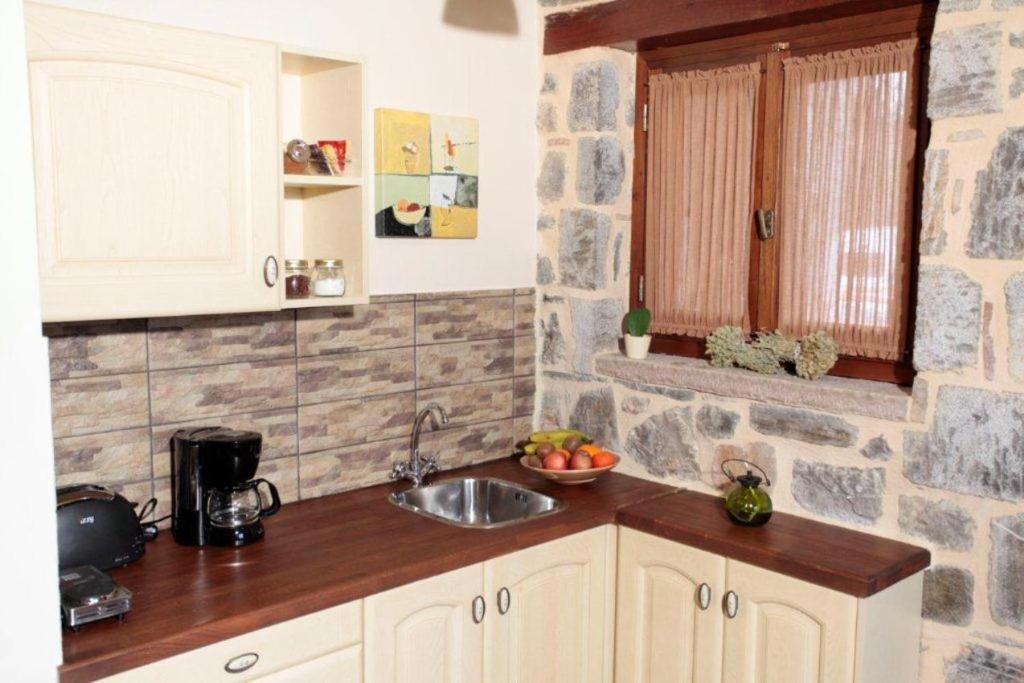 Efharis Filoxenon Apartamento Feneos Quarto foto