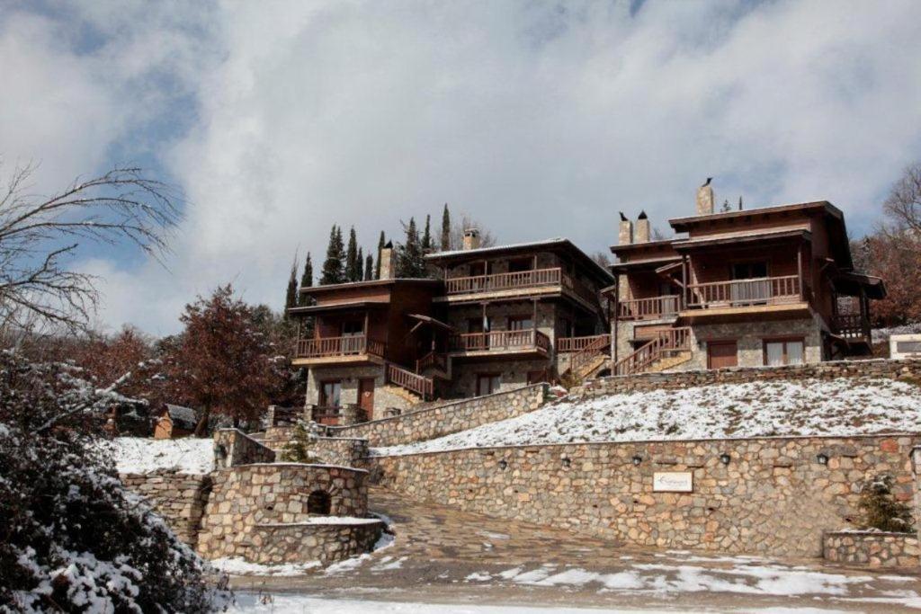 Efharis Filoxenon Apartamento Feneos Exterior foto