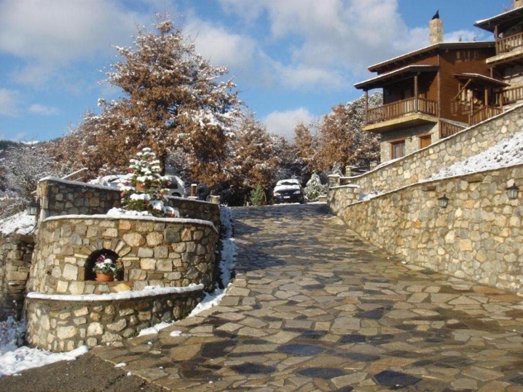 Efharis Filoxenon Apartamento Feneos Exterior foto